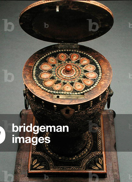 An Adam-style urn-shaped tea caddy, c.1785 (boxwood) (see also 231352)