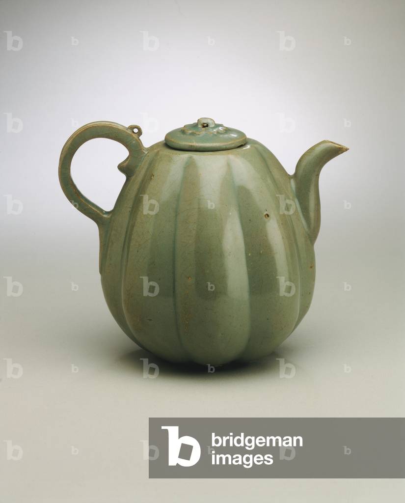 Ewer in the Form of a Melon, 12th century (porcellaneous stoneware with celadon glaze)


