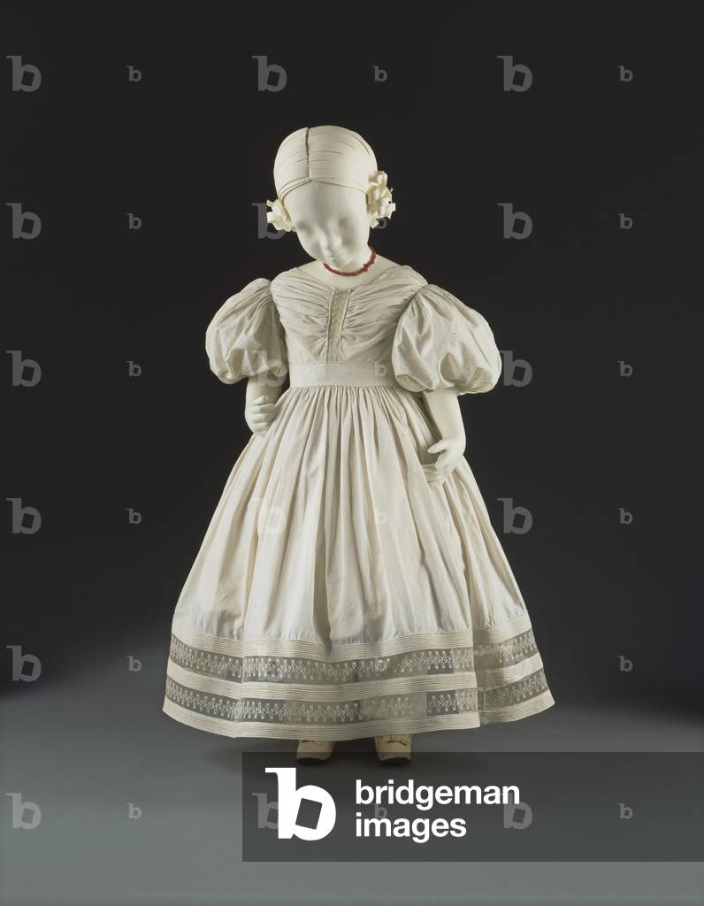 Girl's Dress, c.1830 (white cotton plain weave, lace)



