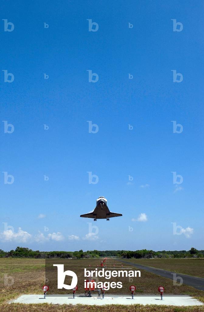 Space Shuttle Discovery STS - 124 06/2008 - Landing of space shuttle Discovery. 06 - 2008 - Space Shuttle Discovery is moments away from touchdown on runway 15 of the Shuttle Landing Facility at Nasa's Kennedy Space Center, concluding the 14 - day STS - 124 mission to the International Space Station. Onboard are NASA astronauts Mark Kelly, commander; Ken Ham, pilot; Mike Fossum, Ron Garan, Karen Nyberg, Garrett Reisman and Japan Aerospace Exploration Agency astronaut Akihiko Hoshide, all mission specialists. The main landing gear touched down at 11:15:19 a.m. (EDT) on June 14, 2008. The nose landing gear touched down at 11:15:30 a.m. and wheel stop was at 11:16:19 a.m. During the mission, Discovery's crew installed the Japan Aerospace Exploration Agency's large Kibo laboratory and its remote manipulator system leaving a larger space station and one with increased science capabilities