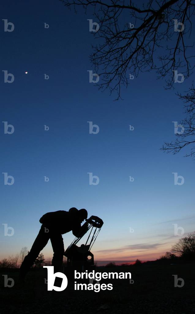 Night sky observation - Amateur astronomer and telescope Dobson Amateur astronomer observing through a Dobsonian telescope