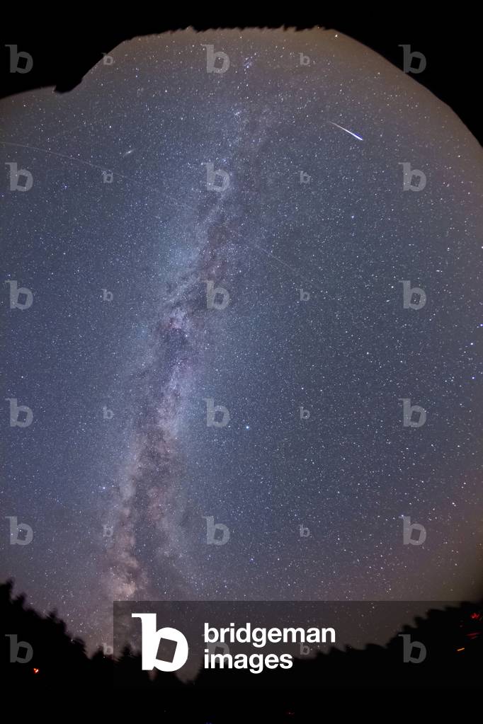 Perseide et Voie lactee - Perseid meteor - Una brillante stella cadente dello sciame di Perseides vista il 12 