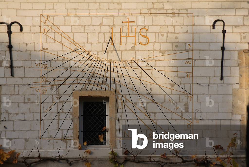 Sundial at the Winter solstice - Sundial at the Winter solstice - Morning sundial dating from the 18th century. It was restored in 1981. It is visible in the courtyard of the Old College of Jesuites in Reims. The yellow lines represent the path of the end of the shadow of the style for the 21st of each month of the year. At the ends of these curves are the signs of the zodiac, which symbolize the different months of the year. The end of the shadow of the style indicates the winter solstice. 17th century sundial in Reims (France), showing the sun 'shadow during the winter solstice
