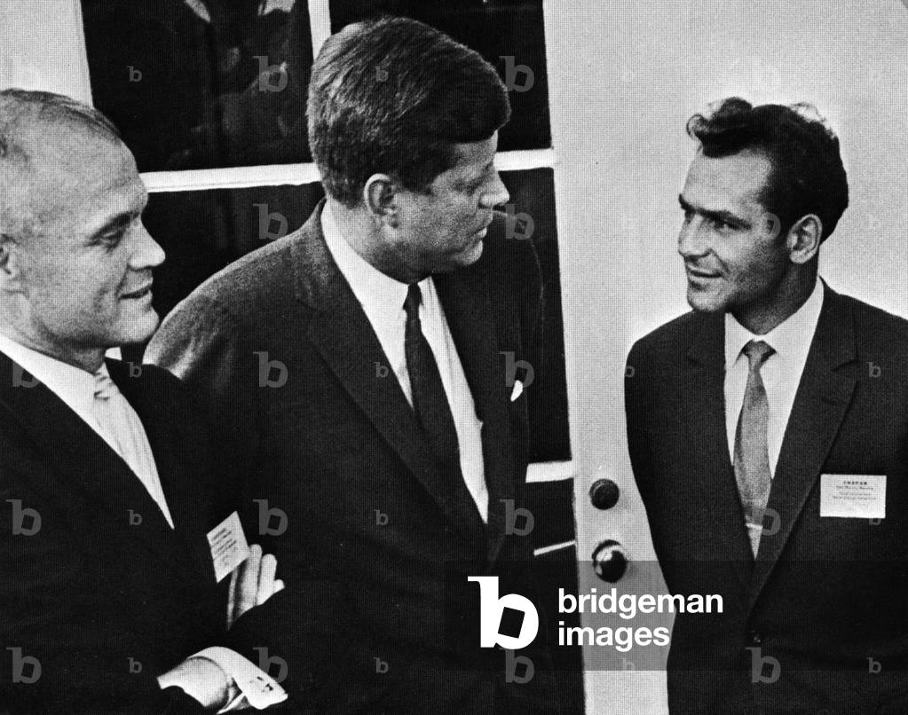 J.Glenn received by J.F.Kennedy with G. Titov - From left to rigth: John Glenn, President John Kennedy and cosmonaut German Titov at the White House. Titov was in Washington to give his account of the Vostok 2 spaceflight to the COSPAR (Committee on Space Research) and was the youngest person to ever go into space. May 05 1962