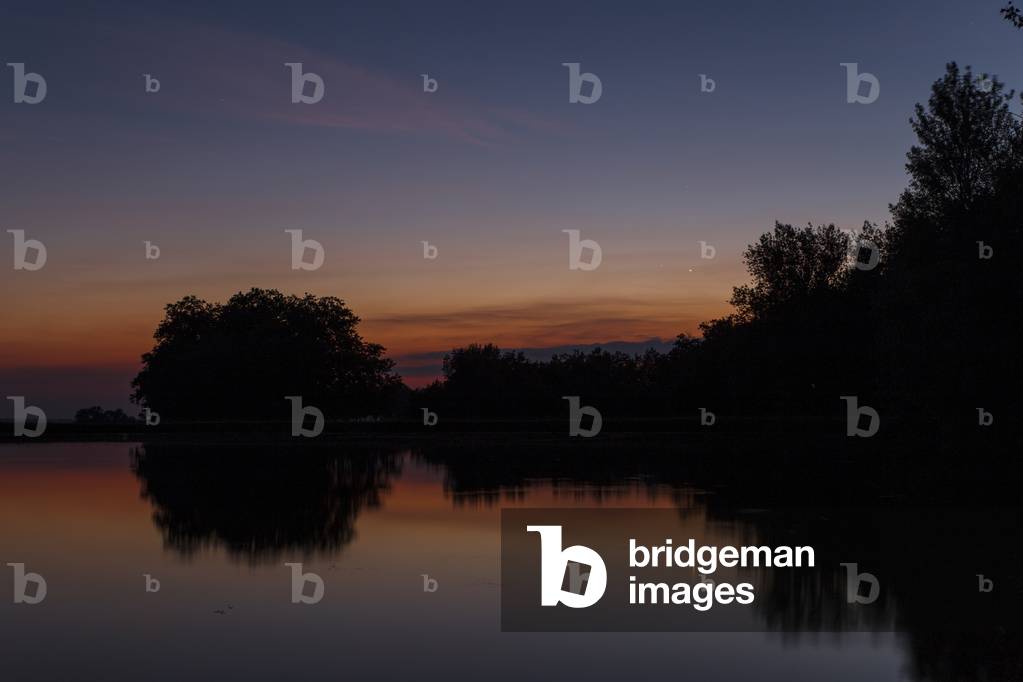The planets Venus and Mercury (below) seen at dusk from a lake in Gers, France, 22nd May 2020 (photo)