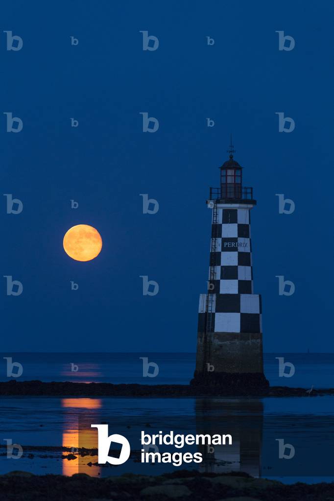 Full moon above the Pardrix lighthouse in Finistere (between Tudy Island and Loctudy). 24 June 2013, Brittany, France
