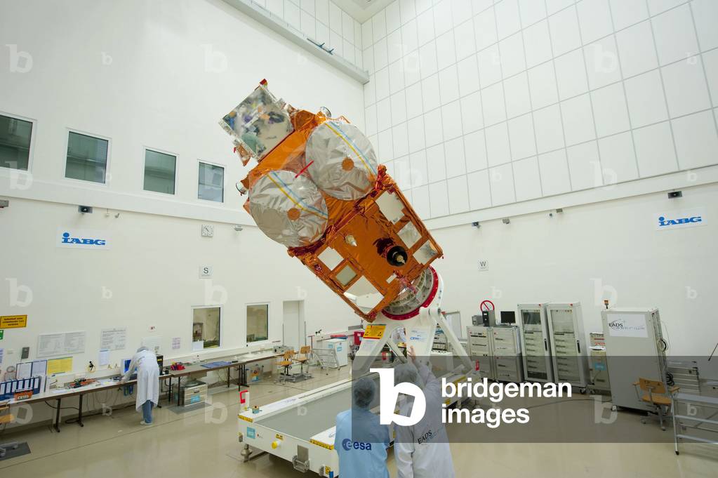 CRYOSAT-2 satellite - The European Cryosat-2 satellite is being tested at the Space Test Centre at IABG (Industrieanlagen - Betriebsgesellschaft mbH) in Ottobrunn, Germany, in September 2009. This satellite is intended to study polar ice. CryoSat - 2 undergoing testing at the Space Test Centre at IABG (Industrieanlagen - Betriebsgesellschaft mbH) in Ottobrunn, Germany in September 2009. CryoSat will be the third of ESA's Earth Explorer satellites in orbit. The 700 kg CryoSat spacecraft whose name comes from the Greek kryos meaning cold or ice carries the first all - weather microwave radar altimeter. The instrument has been optimised for determining changes in the thickness of both floating sea ice, which can be up to several meters, and polar land ice sheets, which in Antarctica can be close to 5 km thick. The mission will deliver data on the rate of change of the ice thickness accurate to within one centimetre