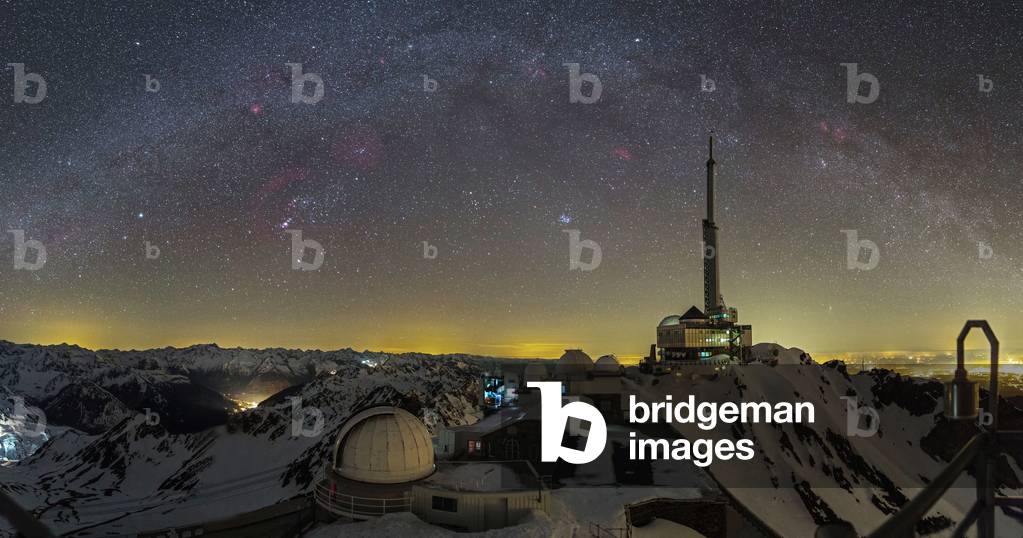 Winter starry sky above Peak du Midi observatory (photo)