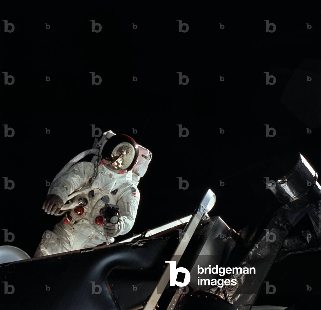 Apollo 9: release of R.Schweickart 03/1969 - Apollo 9: R.Schweickart extravehicular activity - Extravehicular output of Russell L. Schweickart 06/03/1969 Russell L. Schweickart, standing on the Lunar Module “” Spider's”” porch during his extravehicular activity. Tue 6 1969