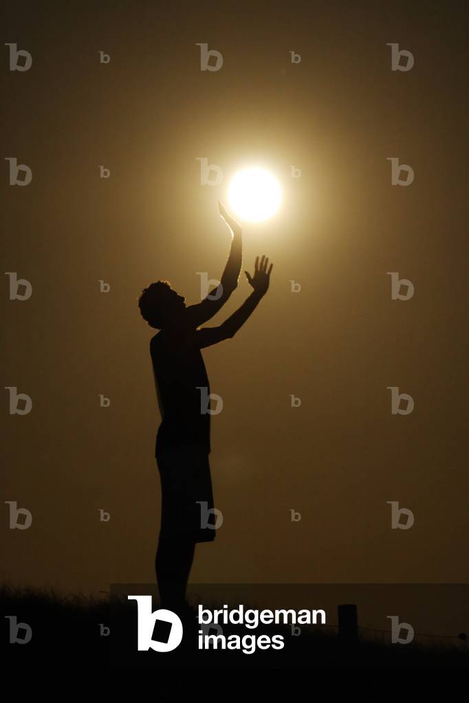 Jeu de Lune - Basketball player with the Moon - Basketball player playing with the Moon July 2007