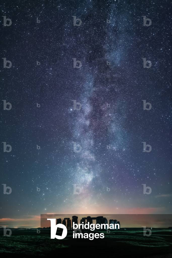 Milky Way above Stonehenge (photo)