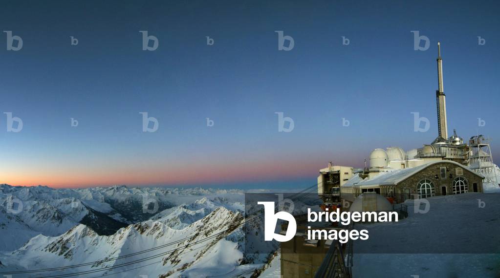 Anti-crepuscular arch at Pic du Midi - Earth's shadow from Pic du Midi observatory - Photo obtained shortly before sunrise showing the shadow of the Earth projected on the sky. This blue - grey area rose hemmed is called an anti-repuscular arch or Venus belt. Image obtained from the observatory of the Pic du Midi in January 2010. Image showing Earth's shadow projected onto the sky. It is visible as a blue - gray zone. This phenomena is called the belt of Venus. January 2010