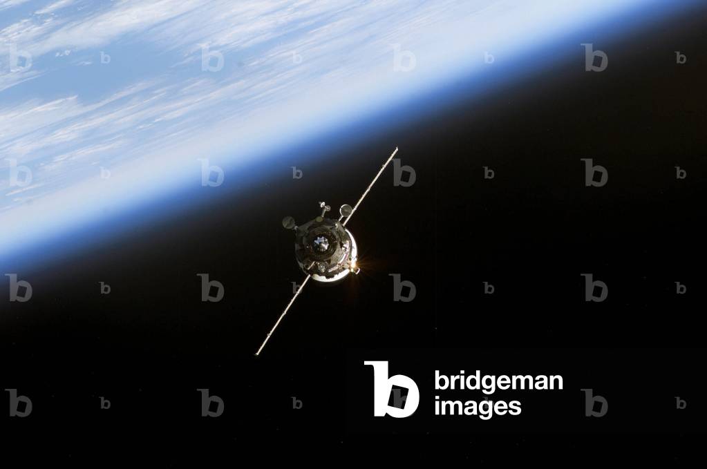 Progress Ship 06/03 - The Progress Ship, with 2 tons of cargo on board, approaching the International Space Station. ISS Expedition 7. 11/06/2003