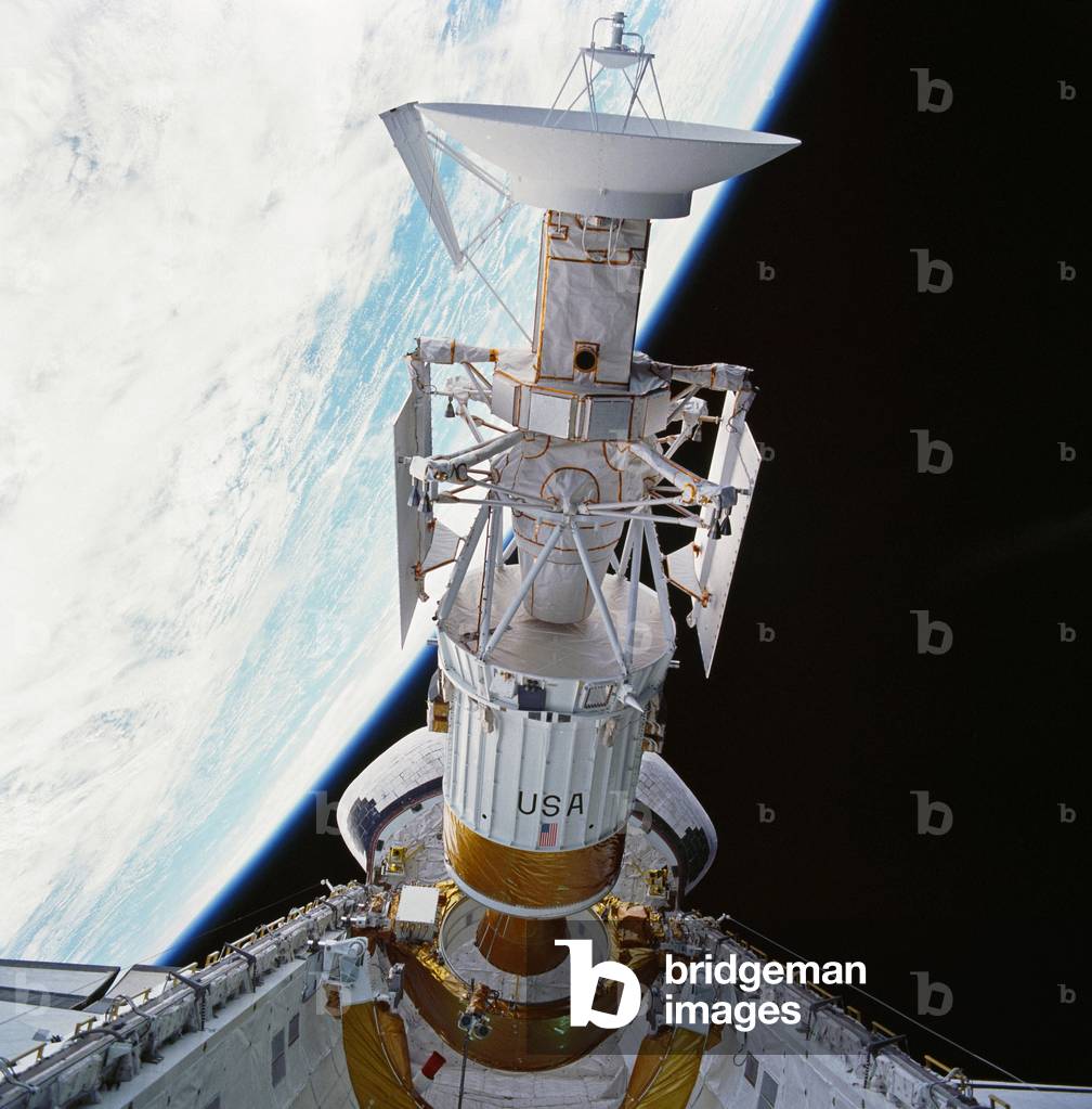 Magellan spacecraft and IUS deployment from Atlantis' payload bay. May 198