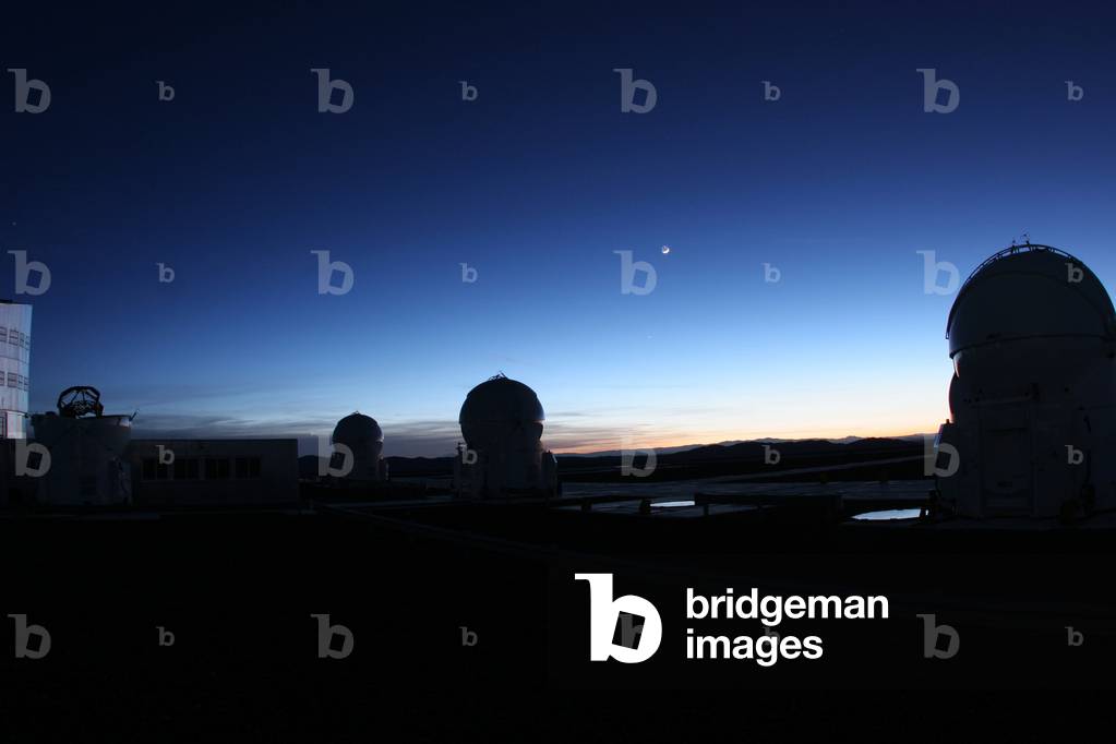 Observatory of the Paranal at dusk. - View of the 4 auxilliary telescopes of 1.8m in diameter