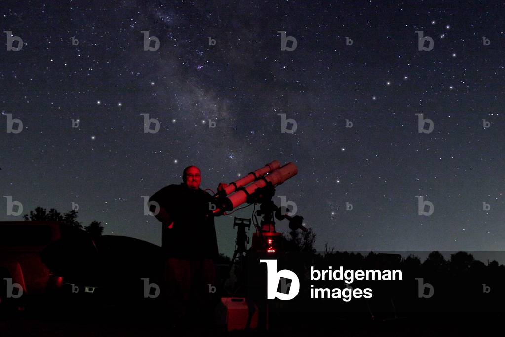 Amateur Astronomer and Lactee Way - Amateur astronomer and Milky Way - Astrophotographer Jerry Lodriguss poses in front of the Lactee Way. Amateur astronomer Jerry Lodriguss and his telescope under the Milky Way. The constellations of Sagittarius and Scorpius are in the background