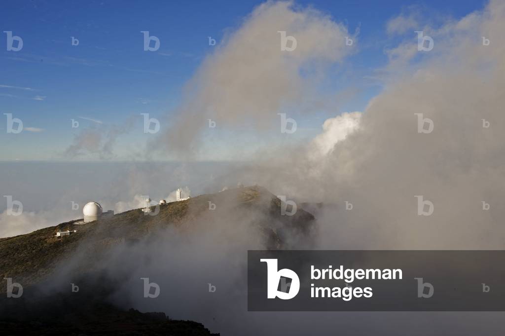 La Palma Observatory - La Palma observatory - The Roque de Los Muchachos Observatory is located at the top of the island of La Palma, in the Spanish archipelago of the Canary Islands. At 2400 m above sea level, this European Boreal Observatory is one of the largest astronomical centres in the world. Roque de Los Muchachos observatory is located at the top of La Palma island, in Canary islands. This is one of the largest astronomical centre in the world