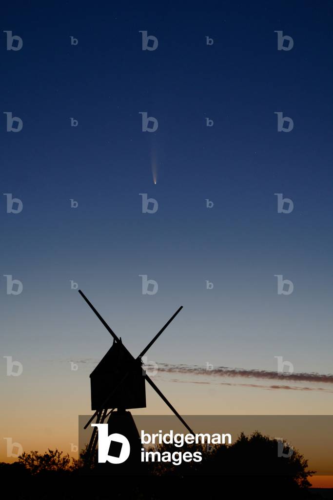 The comet Neowise (C/2020 F3) seen from the Moulin de la Trenchée, Montsoreau, France, 12th of July 2020 (photo)