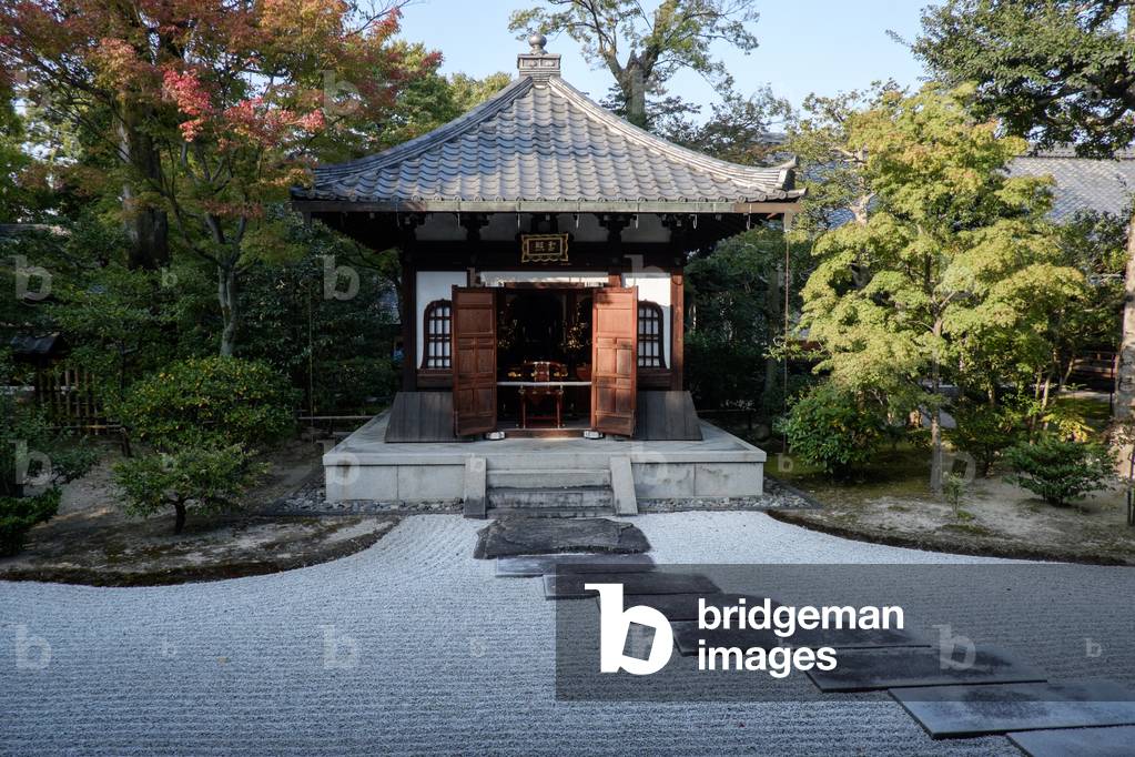 Shrine at Kennin-ji temple, Kyoto (photo)