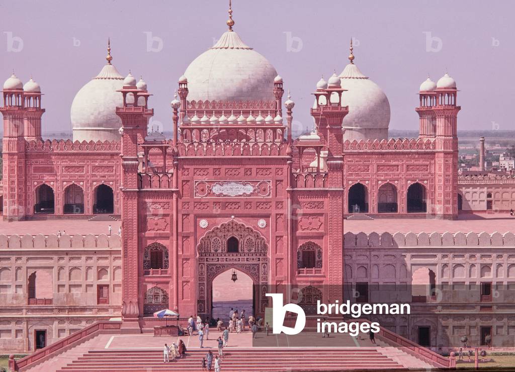 Badsahi Imperial Mosque, Lahore, Pakistan, built by Mughal Emperor Aurangzeb, 1969 (photo)