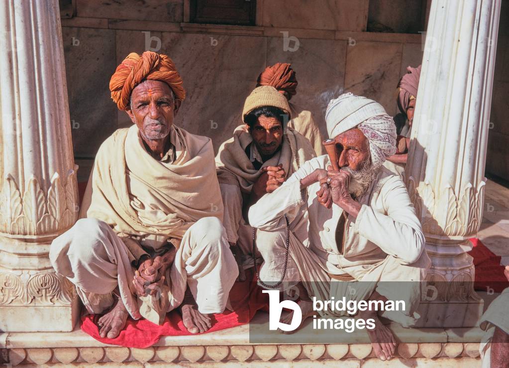 Local elders of the village smoke and chat at the temple of Karni Mata, Rat Temple, Rajasthan, India, 1972 (photo)