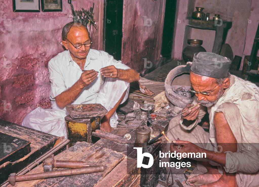 Craftsmen from Jaisalmer making traditoinal jewellery, Asia Fair 1972, Delhi, India (photo)