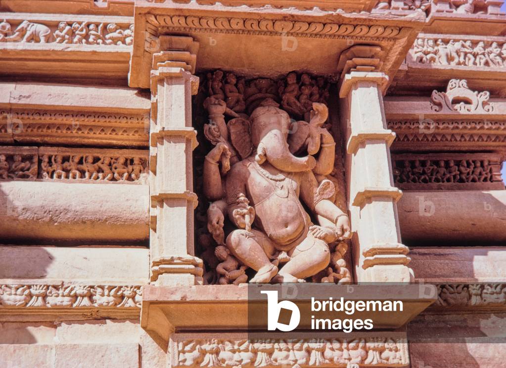 Sculpture detail, Temple at Khajuraho, India (photo)