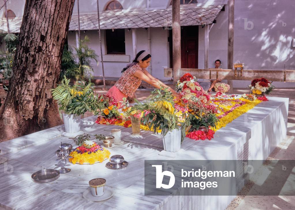 Aurobind shrine, Pondicherry, Ashram, India, 1972 (photo)