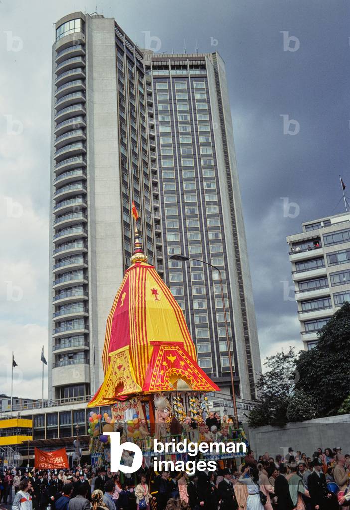 Hare Krishna Ratha Yatra Festival, Procession, London, England, UK, 1982 (photo)