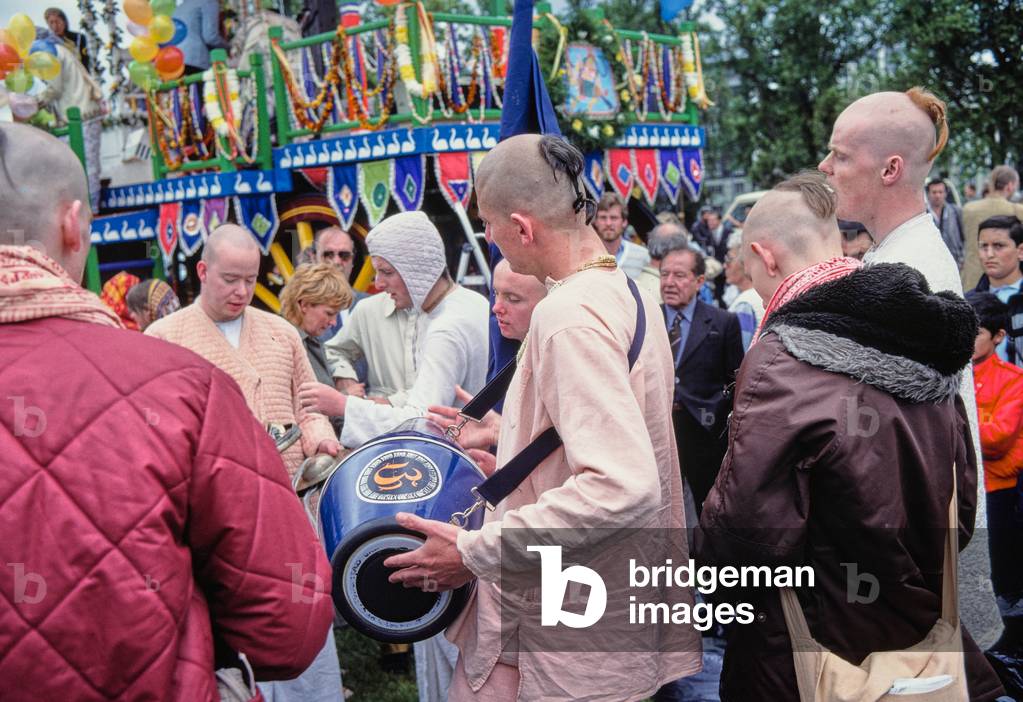 Hare Krishna Ratha Yatra Festival, Procession, London, England, UK, 1982 (photo)