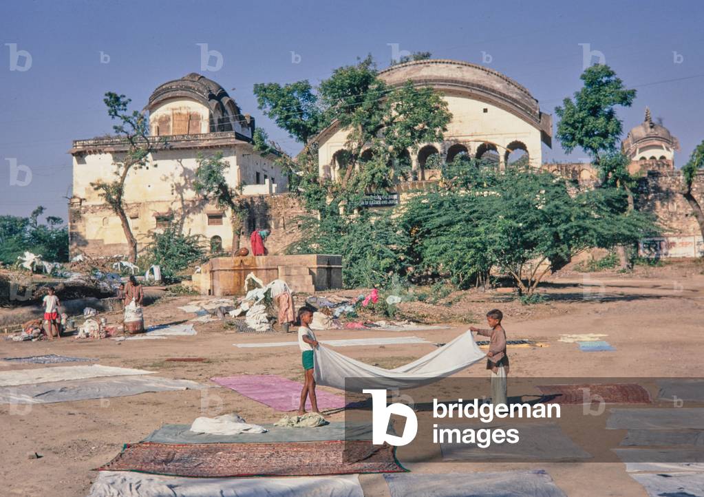 Dhobies laying out washing to dry, Deeg Fort, Rajasthan, India, 1971 (photo)