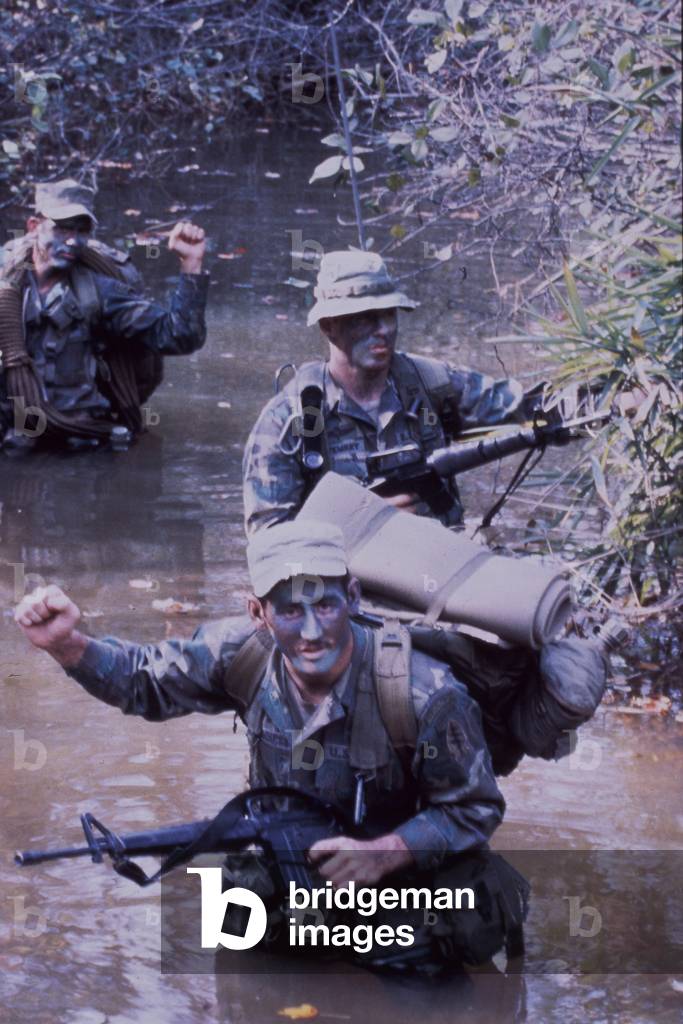 US Special Forces on patrol wearing US M81 Woodland camouflage (photo)