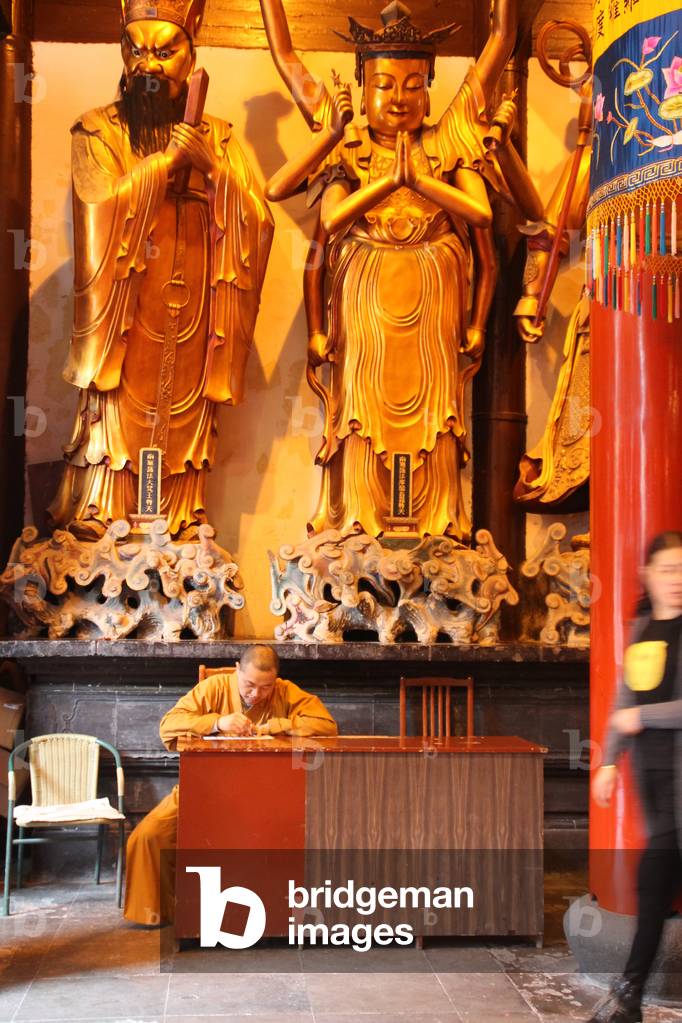 Interior of Jade Buddha Temple, Shanghai, China, Qing dynasty (photo)