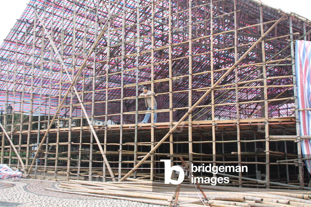 Bamboo scaffolding in Macau, China (photo)