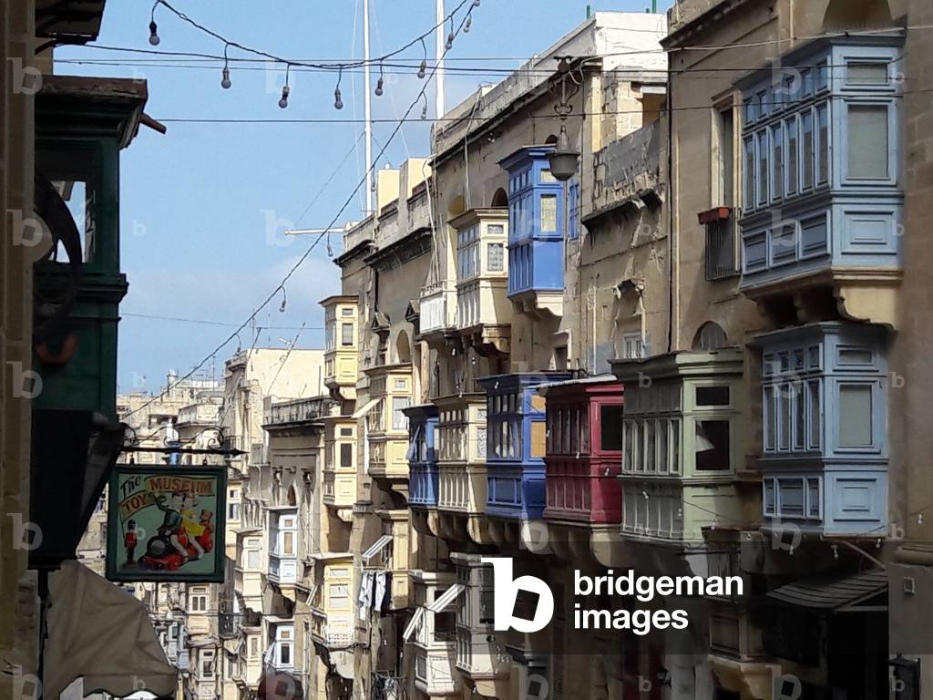 Street with enclosed balconies, Valletta, Malta (photo)