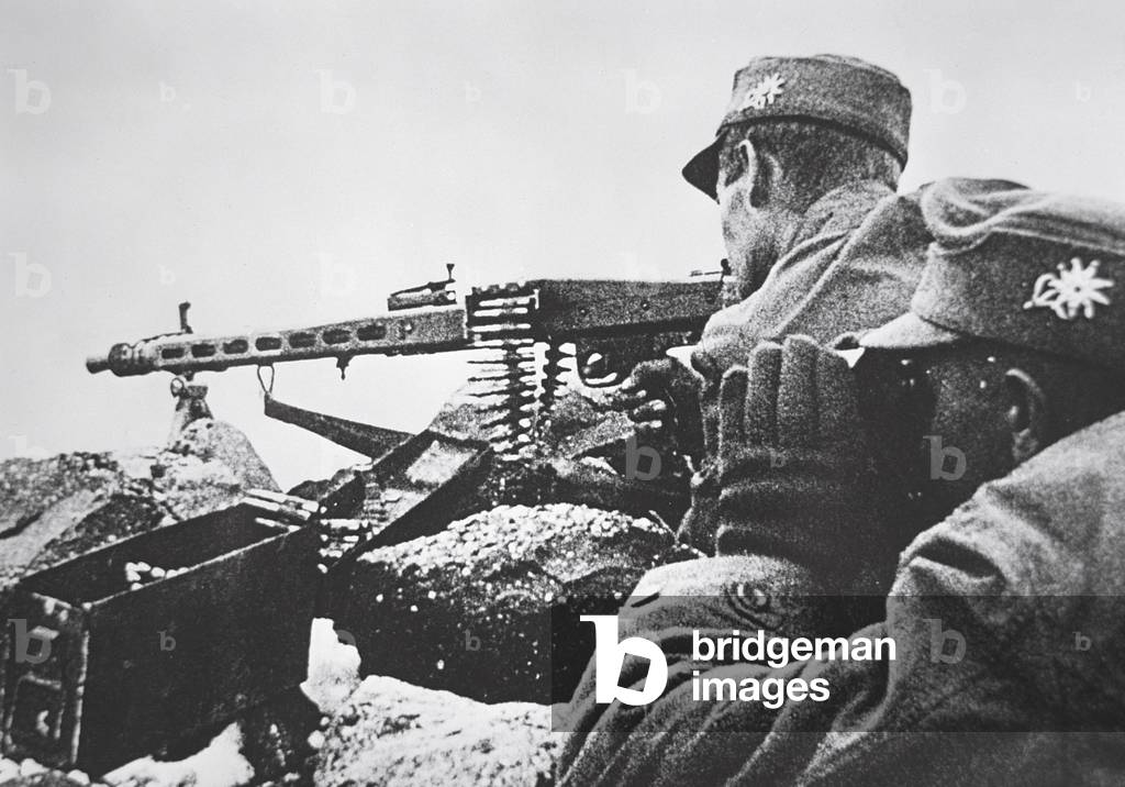 WW2 German mountain troops wearing caps with Edelweiss badge manning an MG42 machine gun, 1939-45 (b/w photo)