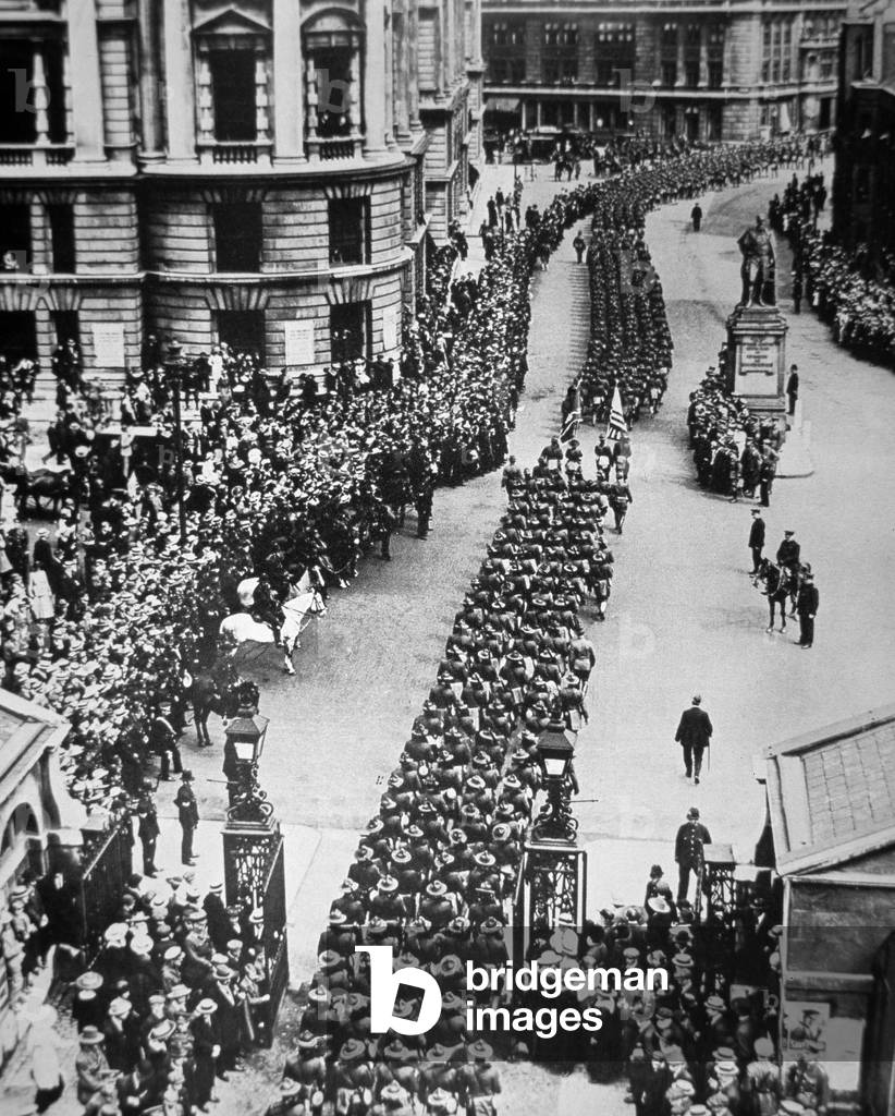 American troops of WWI parade through London on USA entering the war in Europe, 15th August 1917 (b/w photo)