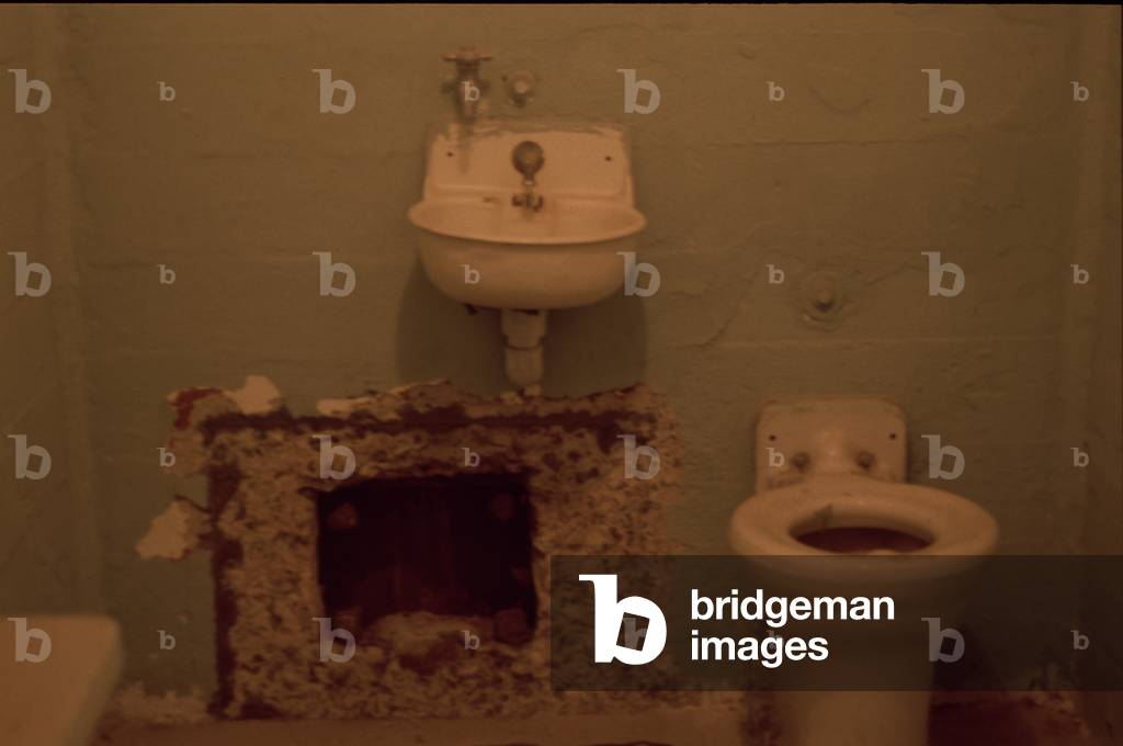 Cell with escape tunnel behind false grille, Alcatraz Prison, San Francisco, 1992 (photo)