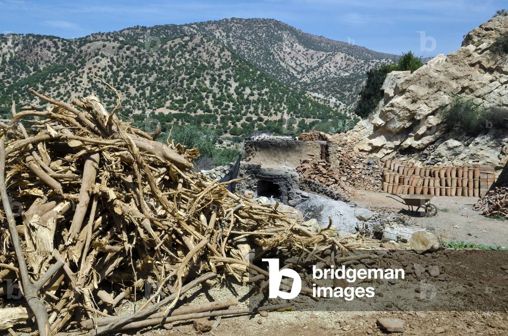 Berber mountain village pottery, Riad, High Atlas Mountains, Taroudant Province, Morocco (photo)