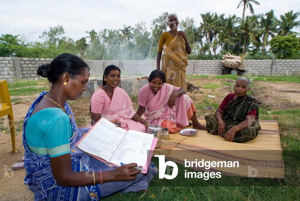 Meeting of women's self-help group at community based sanitation and slum development programme (photo)