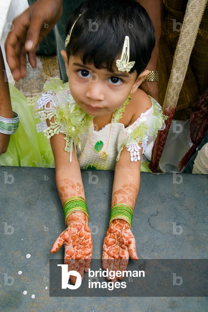 Young Muslim girl showing Mehndi on her hands on occasion of the end of Ramadan (photo)