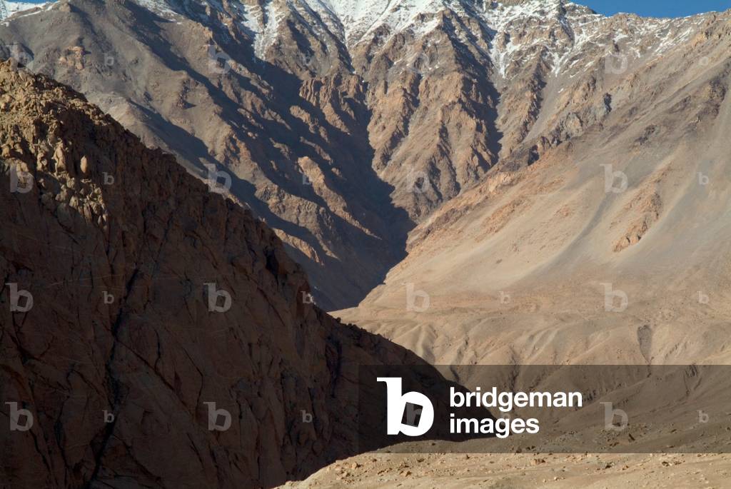 View of a deep gorge, near Tangtse, Changthang, Ladakh, India (photo)