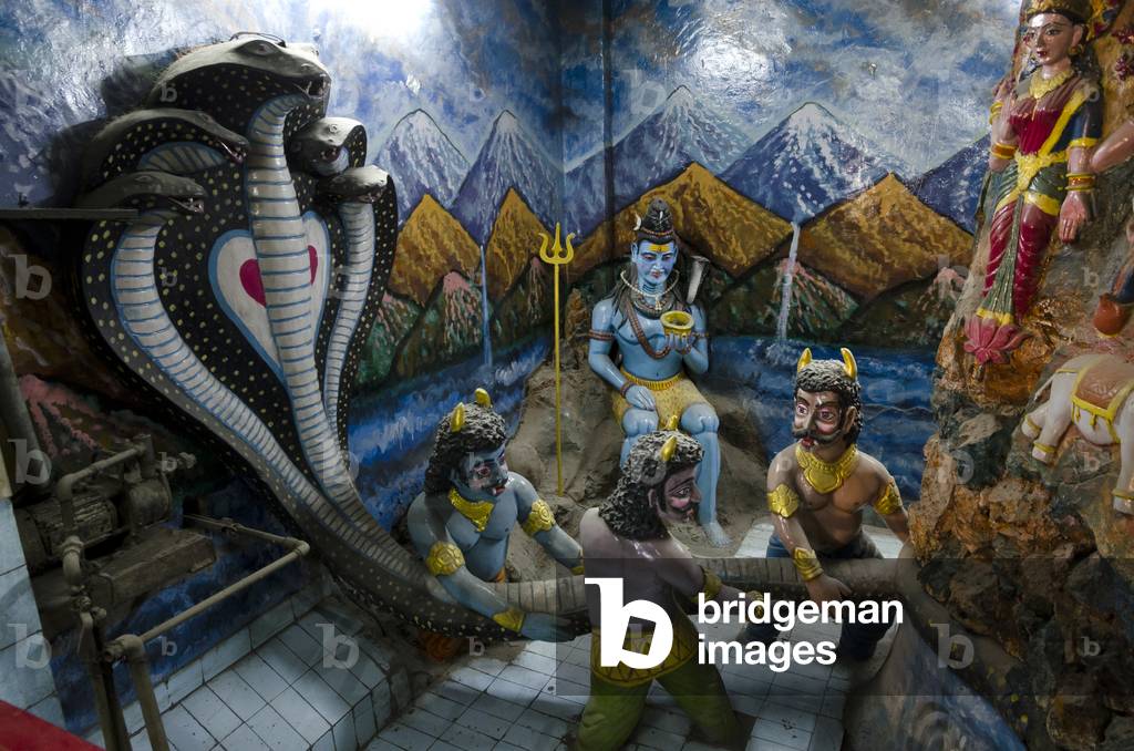 Churning the Ocean of Milk - Samudra Manthan, Jhandewalan Hanuman Mandir, New Delhi, India (photo)