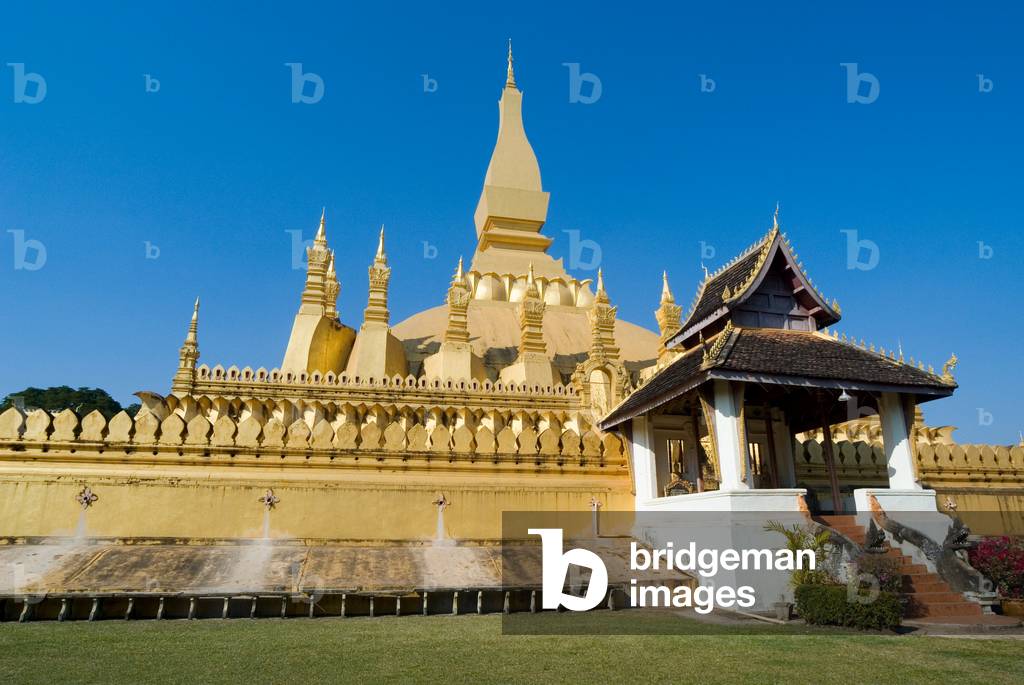 Pha That Luang Stupa (photo)
