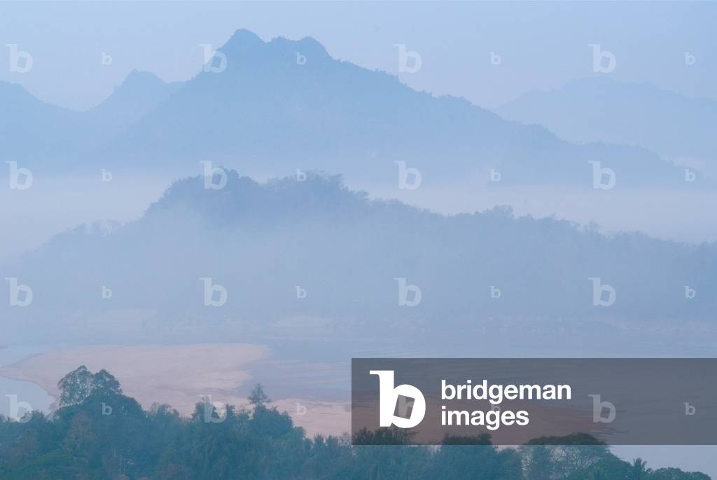 Dawn over Luang Prabang Range and the Mekong river (photo)