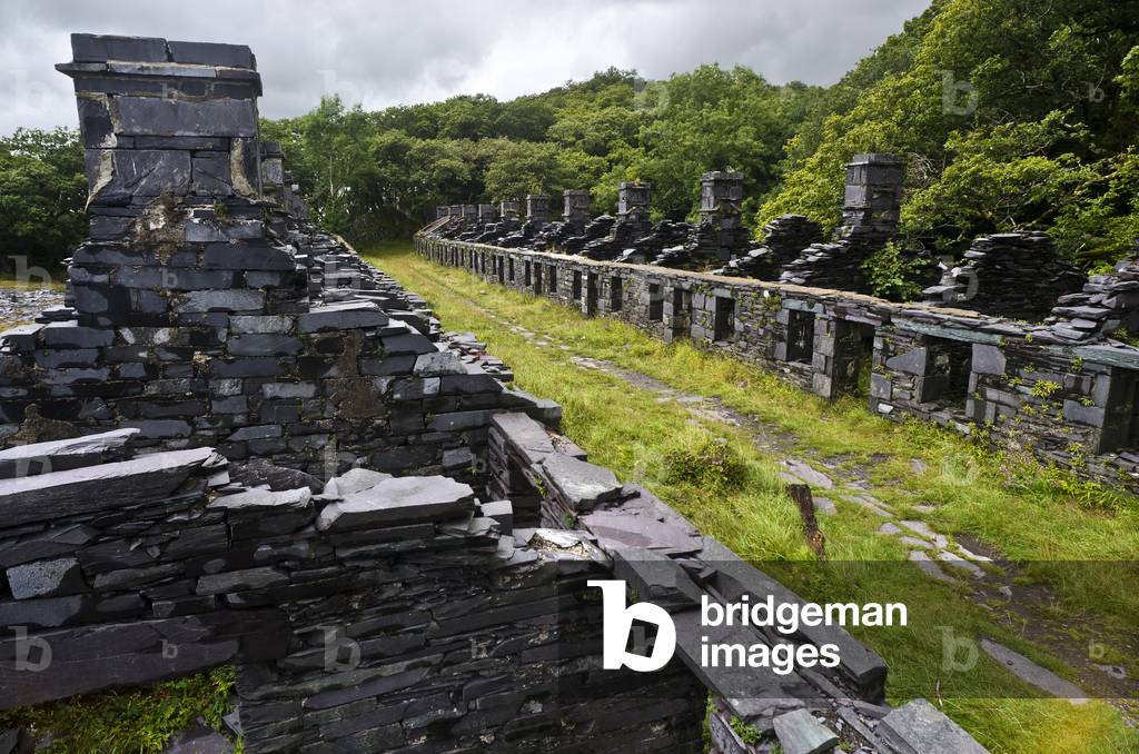 Miners' Cottages in Disused Slate Quarry, Dinorwic Quarry (now Padarn Country Park), Llanberis,
Snowdonia, Gwynedd, North Wales, UK (photo)