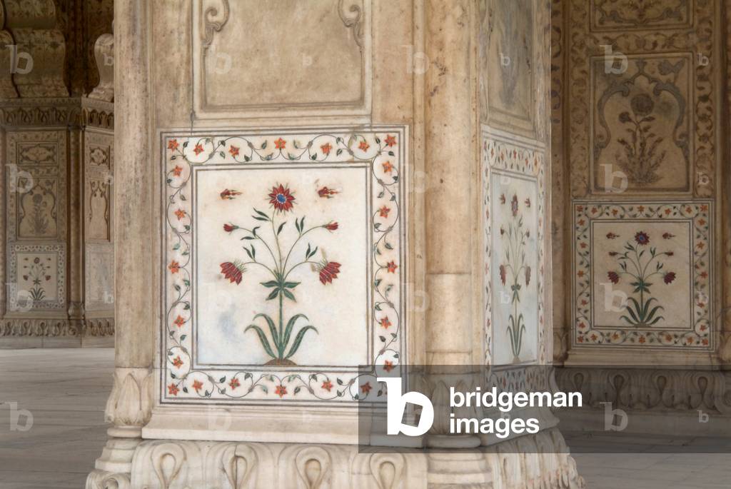 Red Fort (Lal Qila): Plant intarsia on marble column in Khas Mahal (emperor's private residence), 17th cent. Moghul architecture Old Delhi, India (photo)