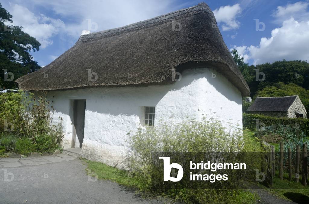 18th Century 'Clom' Earth House, St. Fagans National Museum of History (Wales), Cardiff, South Wales (photo)