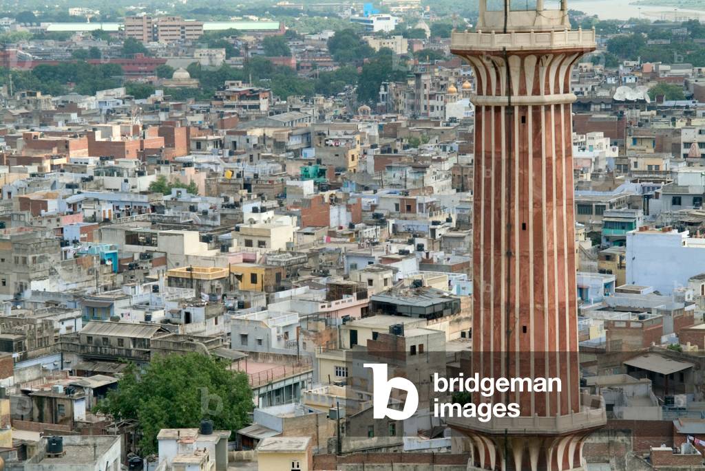 View over Old Delhi city roofs, Jami Masjid (largest mosque in India) minaret in foregnd. Delhi, India (photo)