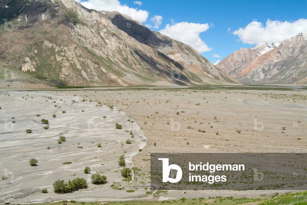 Himalayan wilderness landscape: Snow-melt high flood markings on Suru/Sangpoo river plain Rangdum (aka. Ringdom), Western Ladakh, Jammu and Kashmir, India (photo)